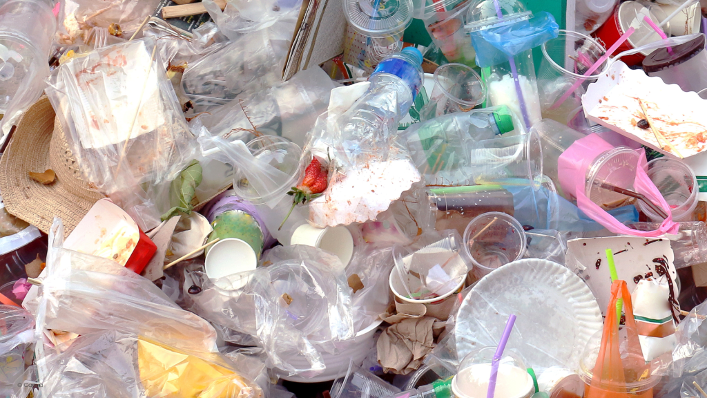 Schwer zu recycelnde gemischte Abfälle