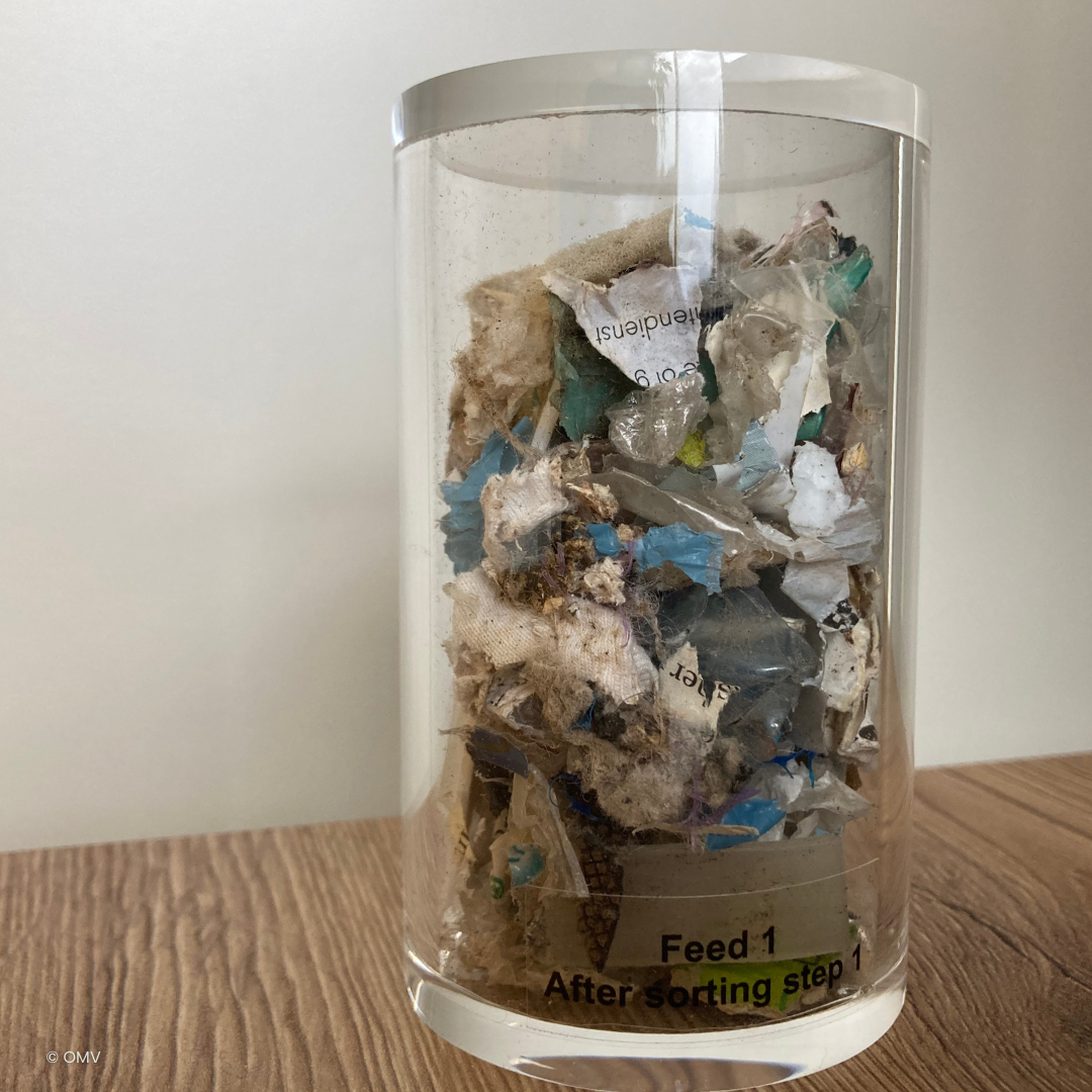 Die OMV-Gruppe verarbeitet schwer verwertbare Mischkunststoffabfälle mit chemischem Recycling.